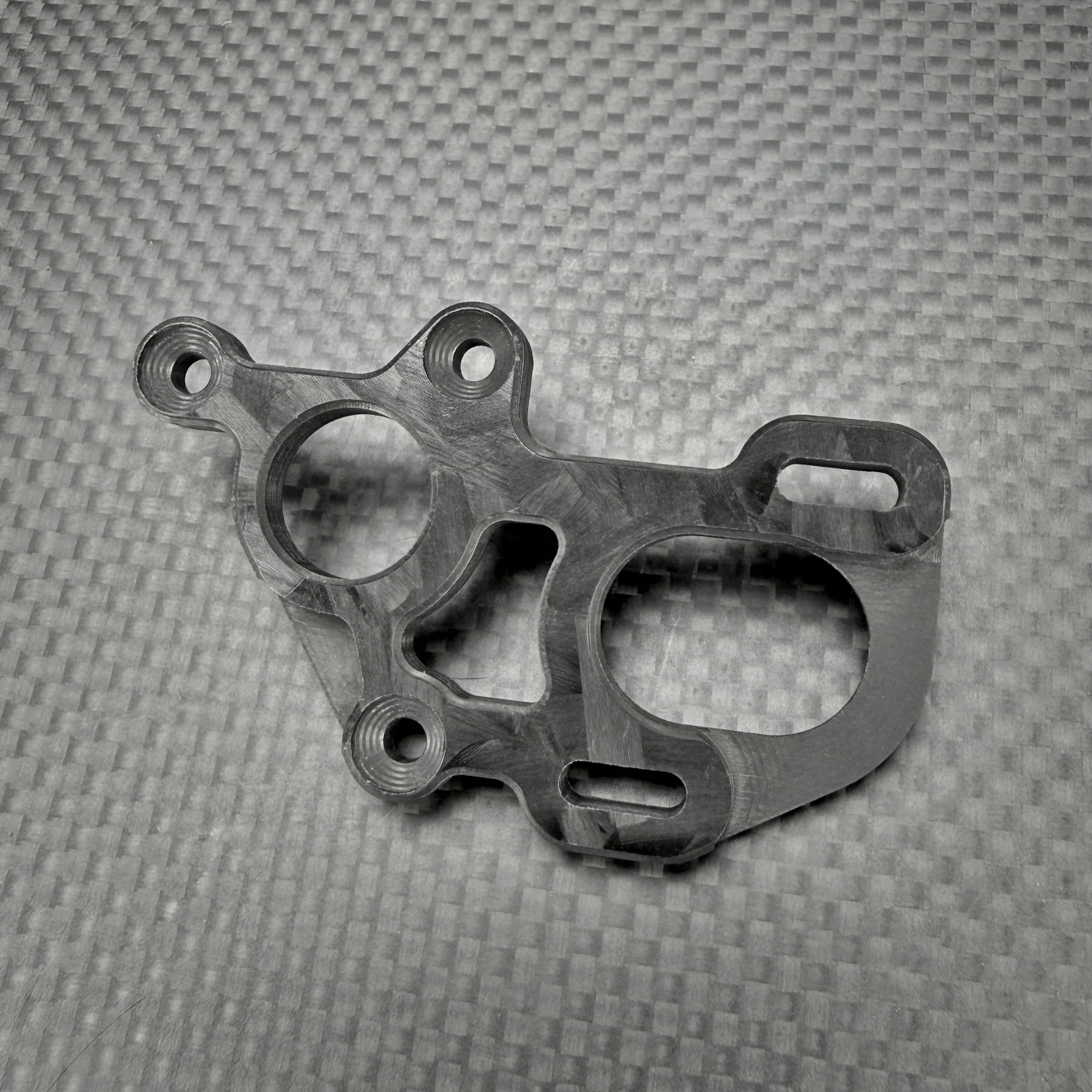 R1WURKS R1B Motor Mount, Carbon