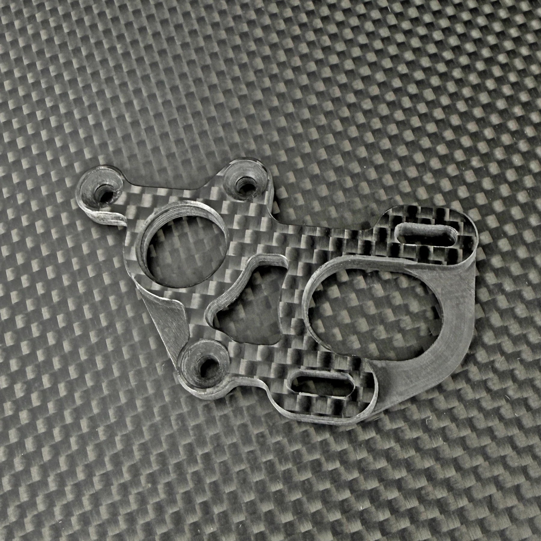 R1WURKS R1B Motor Mount, Carbon