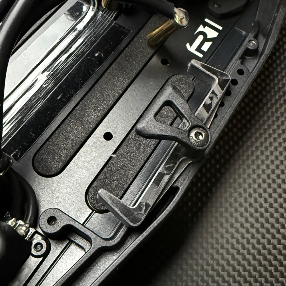 R1WURKS R1B Battery Mount, Transverse, Carbon Fiber
